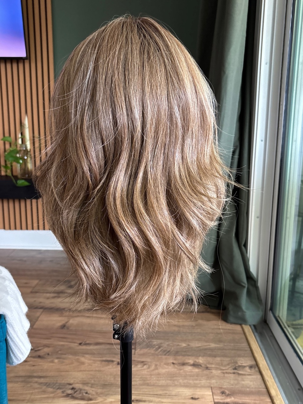 Belle Tress Cafe Collection Peerless 18 HF wig in BrownSugar SweetCream